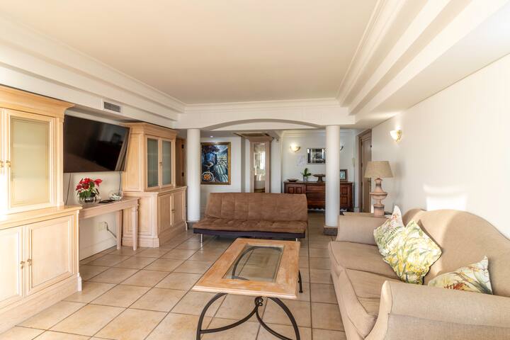 Beachfront Seaview gallery image 4