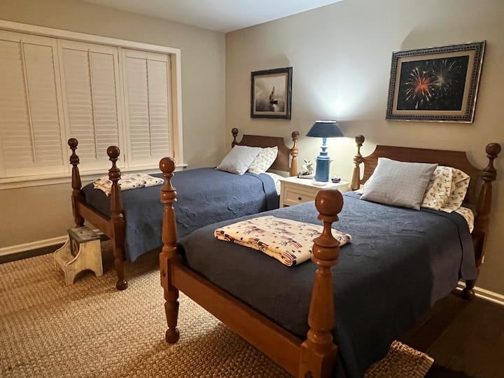 Hand-made, Virginia-made antique cannonball beds