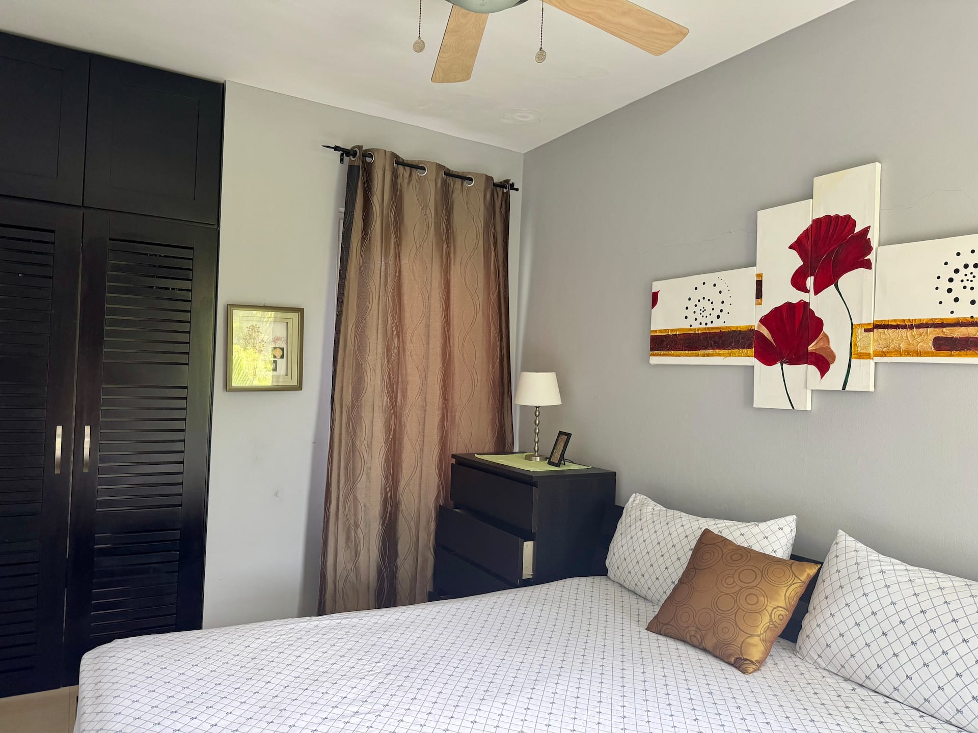 Infiniti Blu Luxury Ocean Front Condos — photo 2