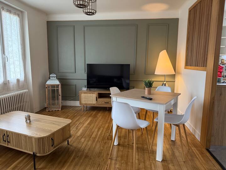 Jolie Maison Rénovée Avec Goût - Lussac-les-Châteaux