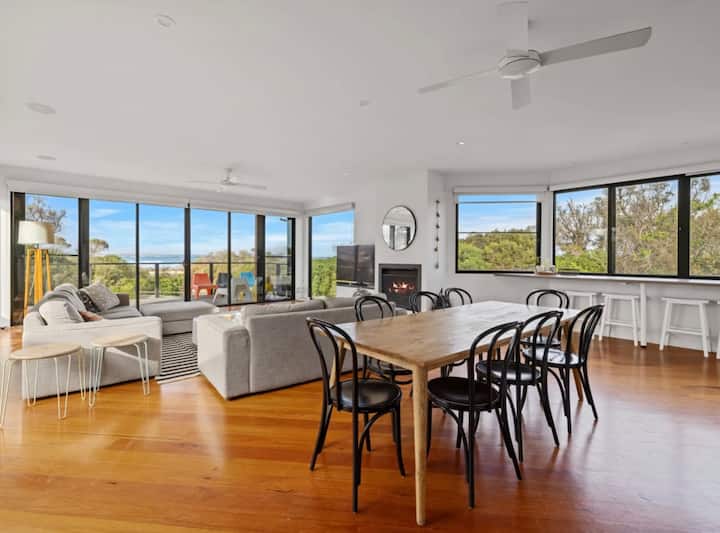 Beachfront Views In A Modern Family Home - Cape Paterson