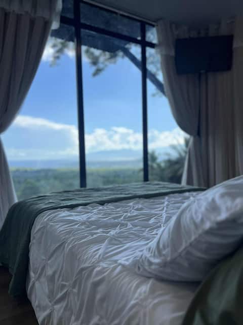 Romantic Glass Cabin w/ Hot Tub |Wi-Fi |Ocean View