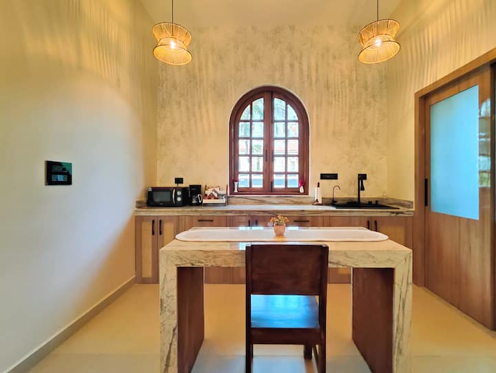 Full kitchen image 1