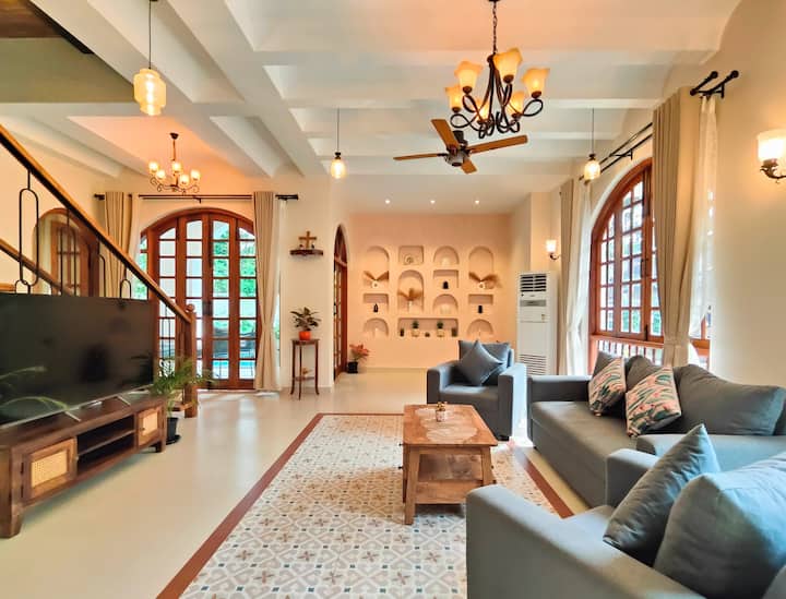 Villa Laz - Pool/jacuzzi/cook @ 10 Mins To Arpora - Goa
