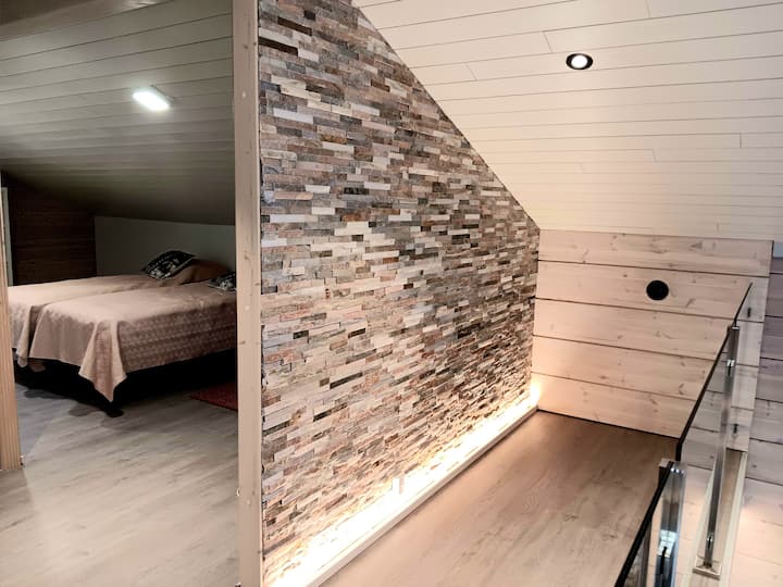 Incluso puedes practicar yoga en este hueco del vestíbulo de arriba.