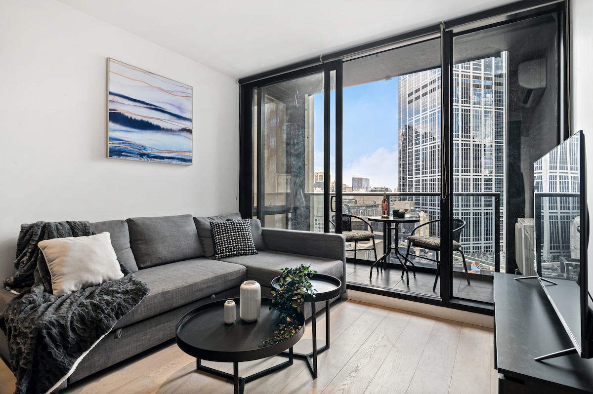Visual Reference: Modern 2Br City Apt W Balcony Pool Saunas Gym Apartments
