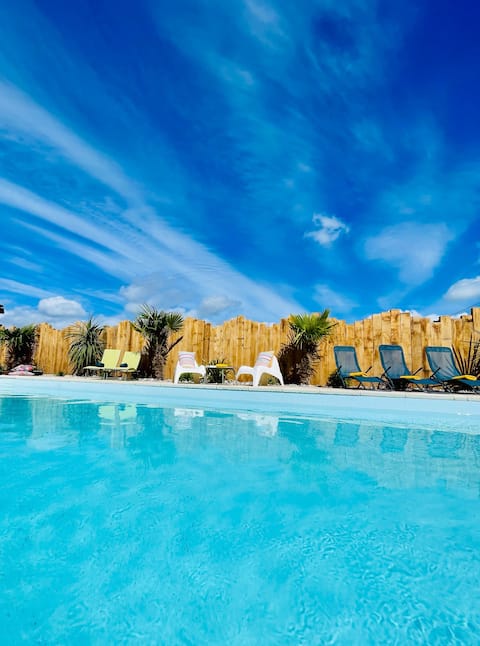 Large country house & Jacuzzi • Sleeps 4 to 6