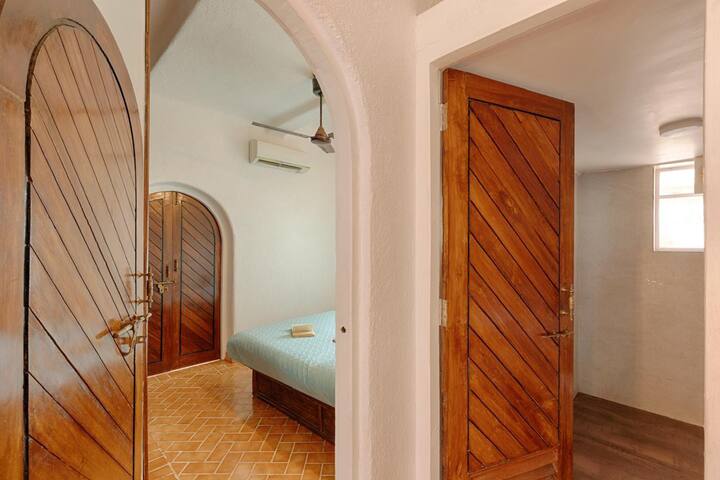 Bedroom 2 image 1