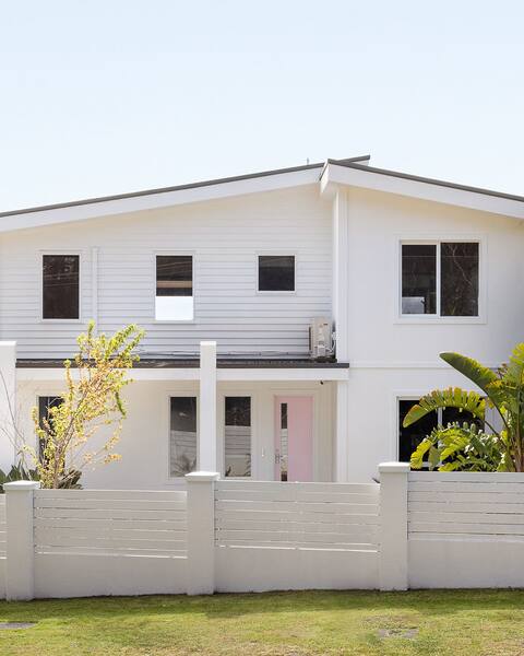 Panoramic bayviews, short walk to beach, sleeps 12