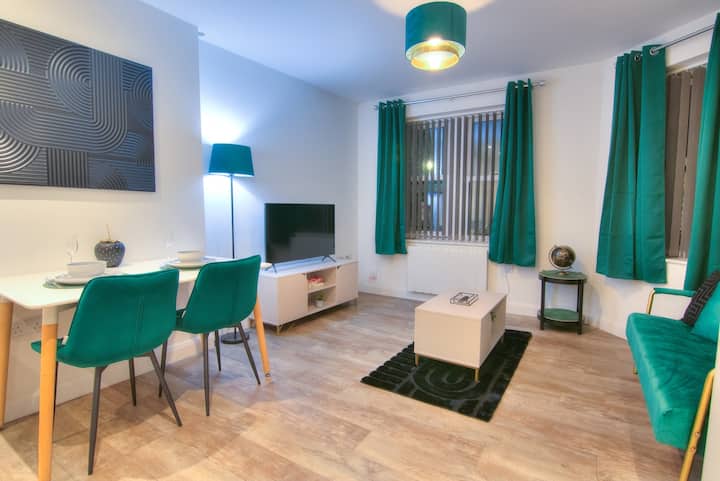 Central Vibrant Apartment - Bristol