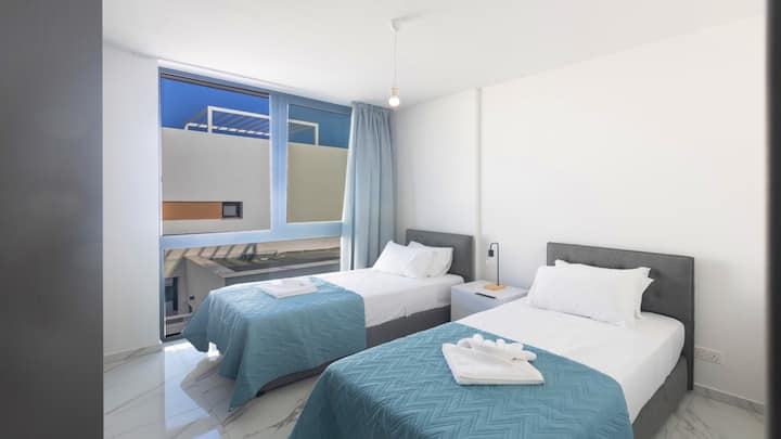 Twin Bedroom Villa PAQ10