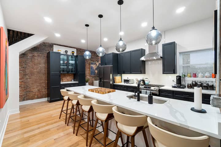 Spacious 6-bed Retreat By Pitt, Cmu & Downtown - Pittsburgh, PA