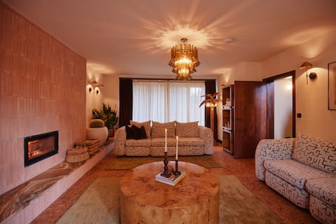 Soho Farmhouse Stay | Sleeps 8 | Hot Tub | Sauna