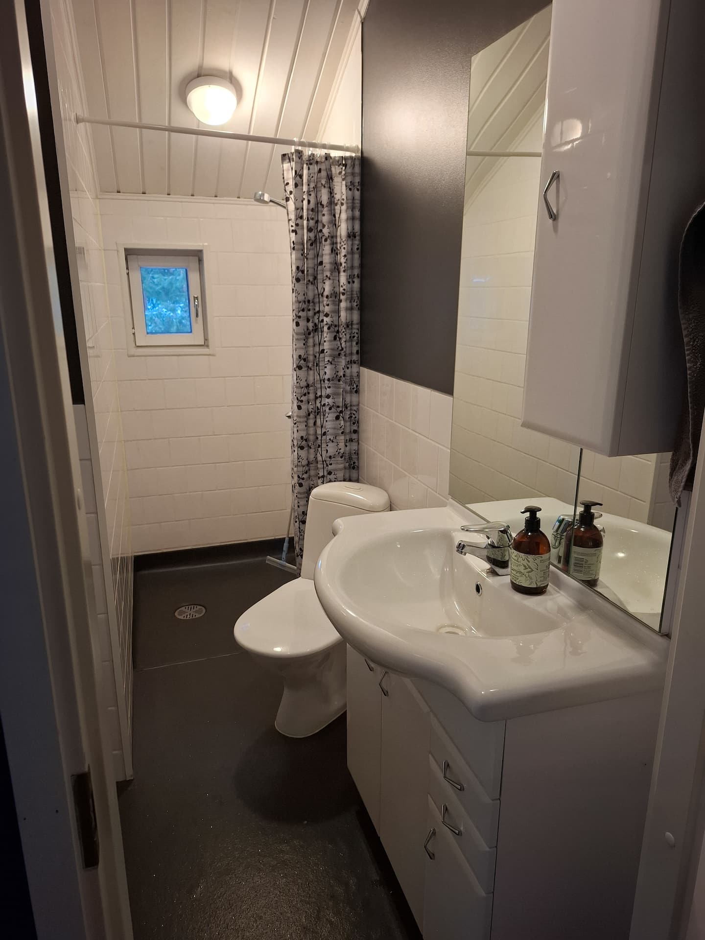 Asunto Pihapiirissä. 5