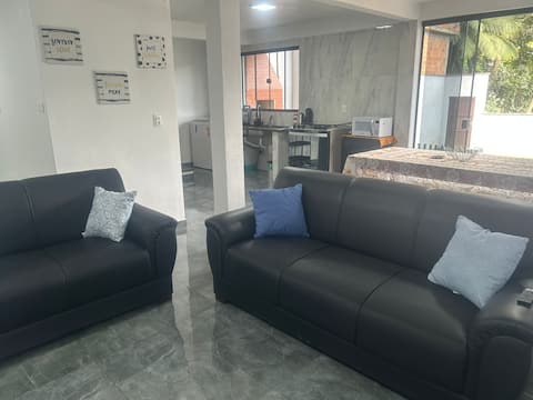 Top Airbnb: Cozy Refuge House (5 min Oktober) - 5 Bedrooms em Blumenau
