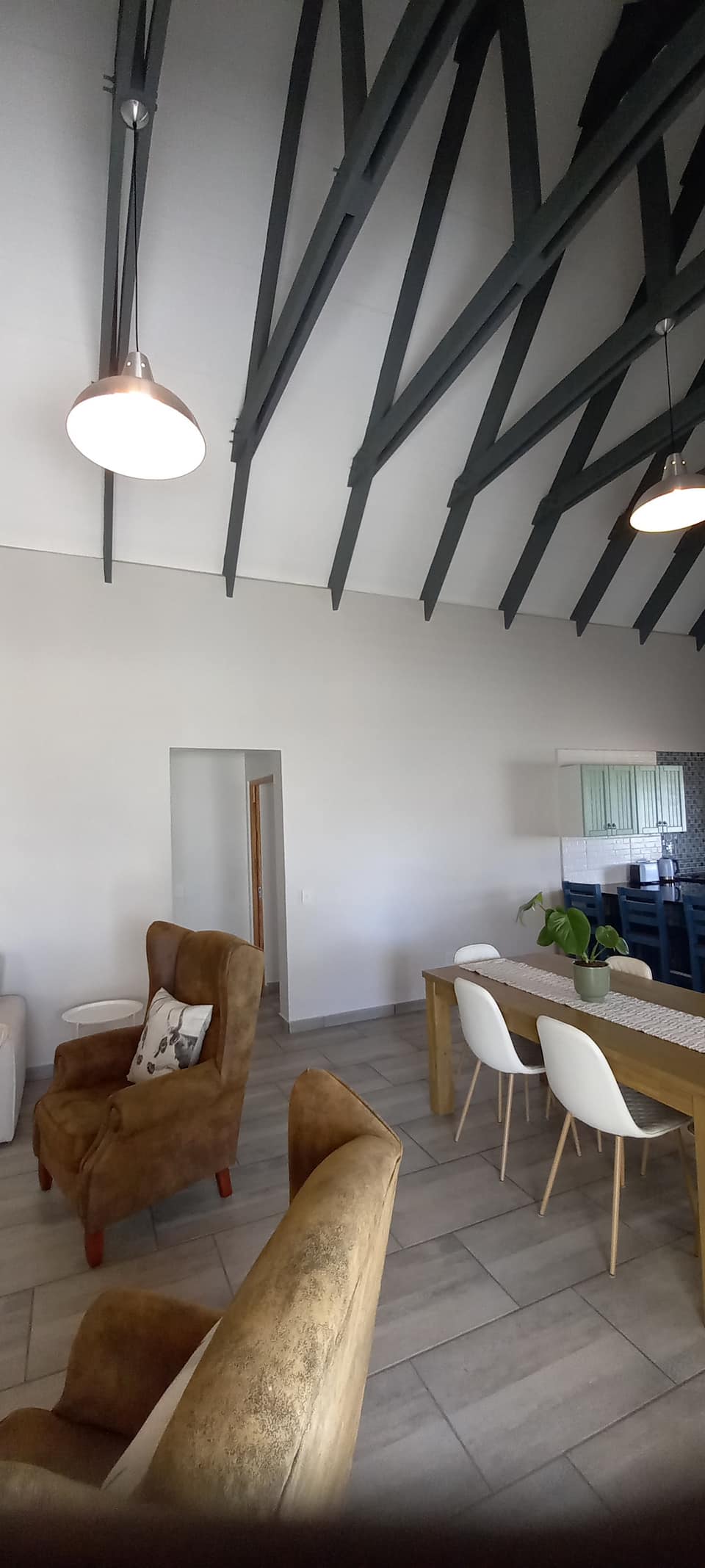 Open-plan living and kitchen at De Meye