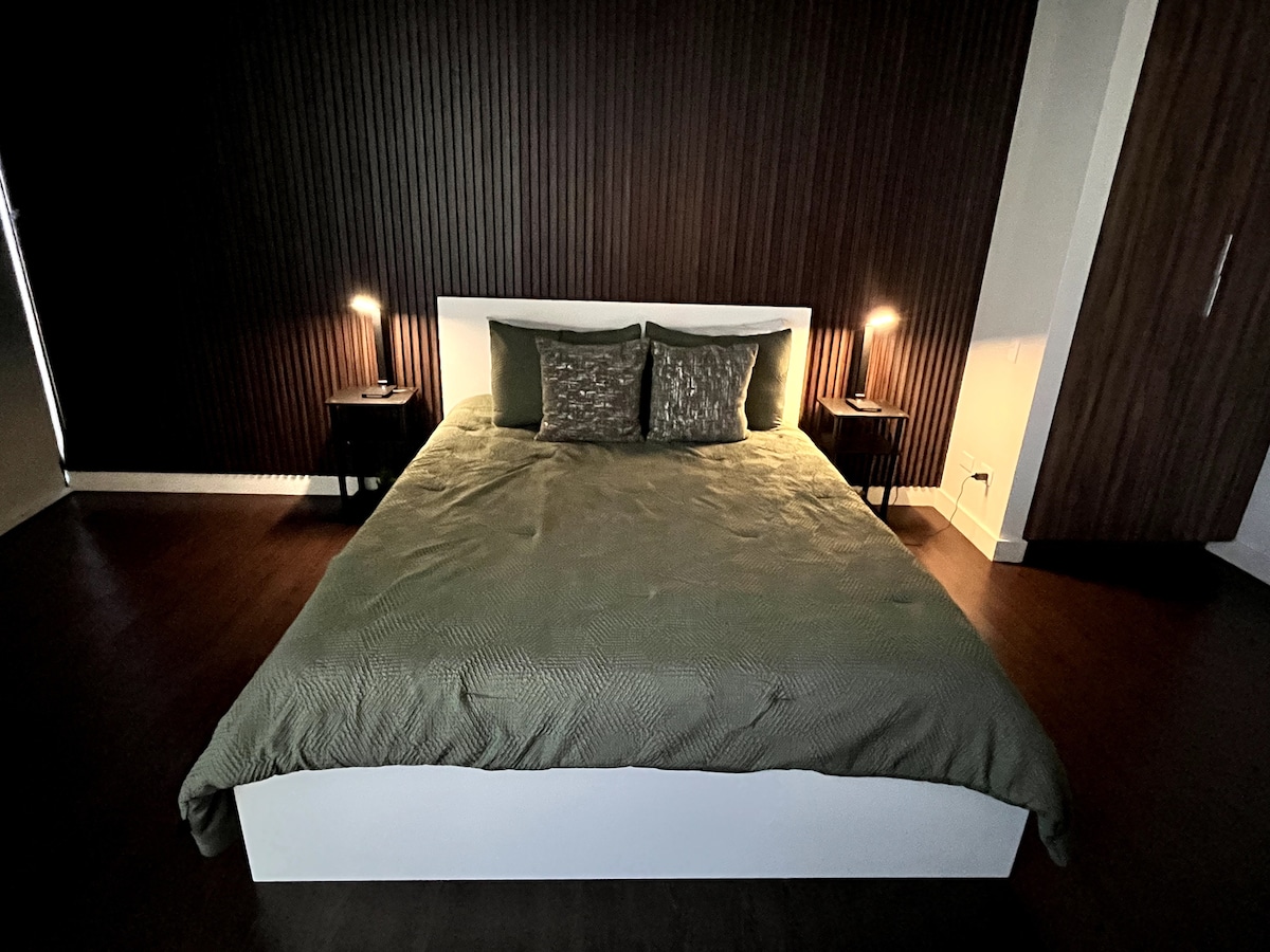 سريرنا المريح للغاية بحجم كوين.