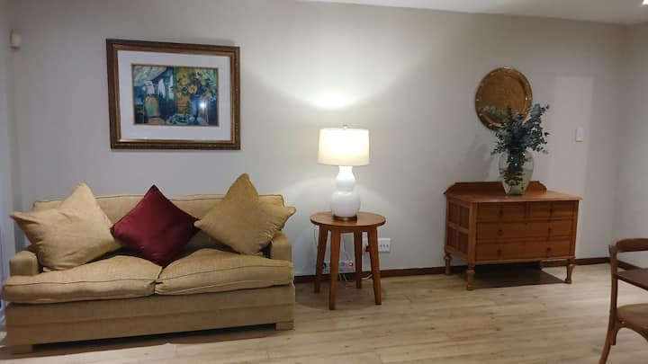 Dayspring Cottage: Elegant Comfort In The Midlands - Howick