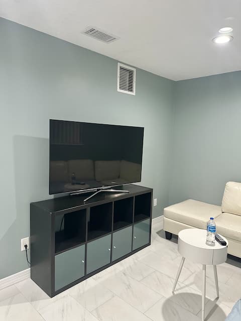Top performing Airbnb: 1Bed 1 Bath guesthouse in orlando downtown in Wadeview Park