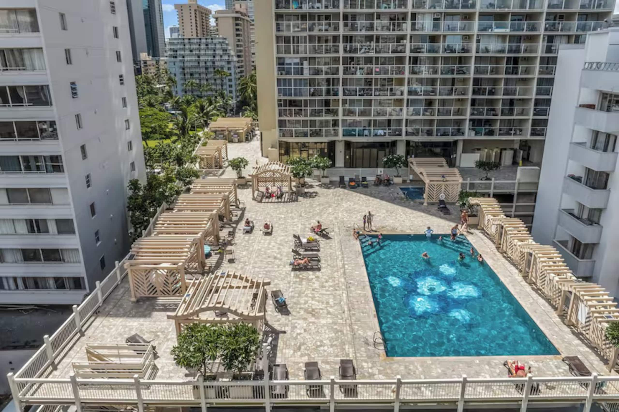 Condo in Honolulu · ★5.0 · 1 bedroom · 2 beds · 1 private bath - Image 39