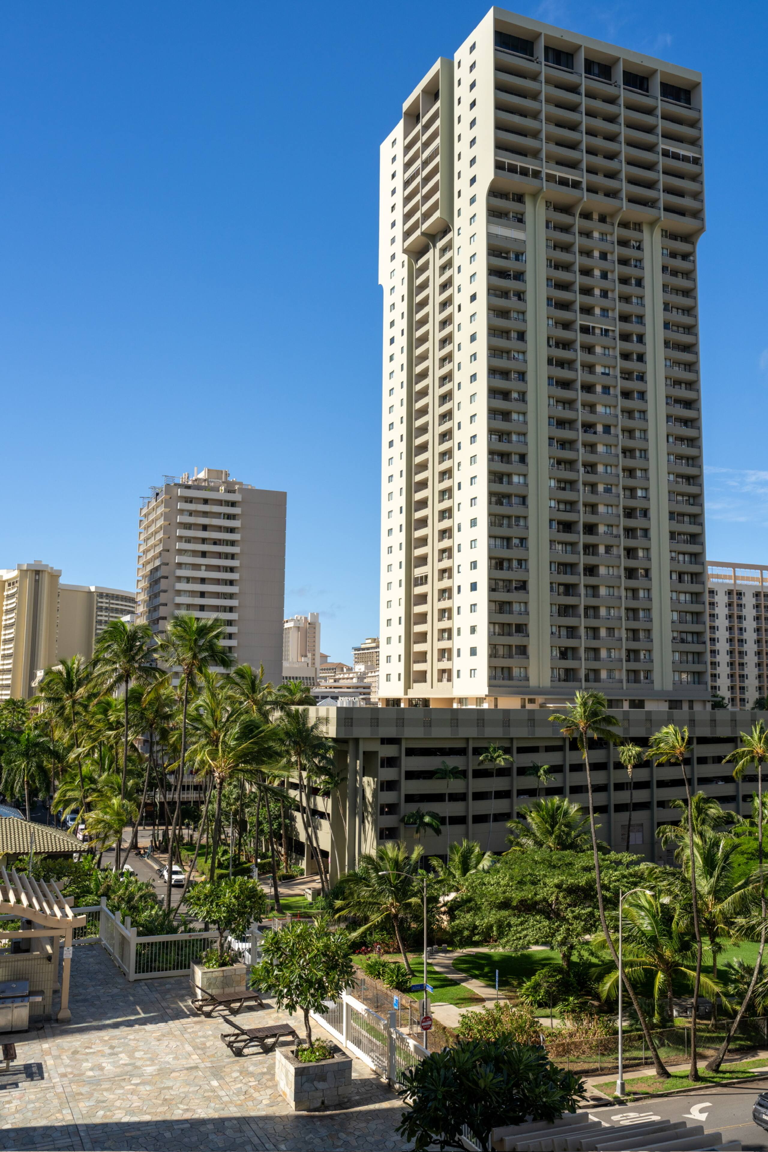 Condo in Honolulu · ★5.0 · 1 bedroom · 2 beds · 1 private bath - Image 25