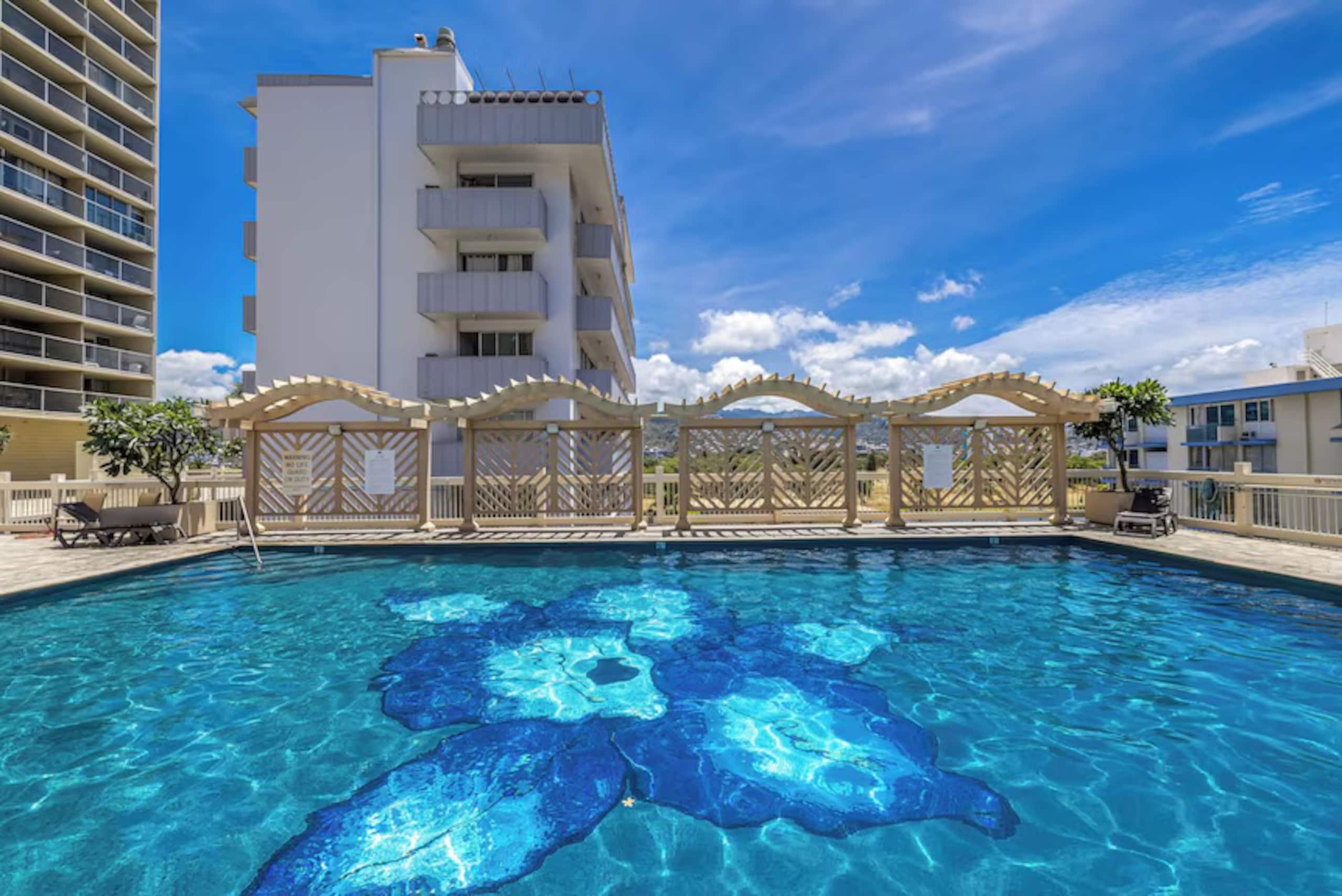 Condo in Honolulu · ★5.0 · 1 bedroom · 2 beds · 1 private bath - Image 36