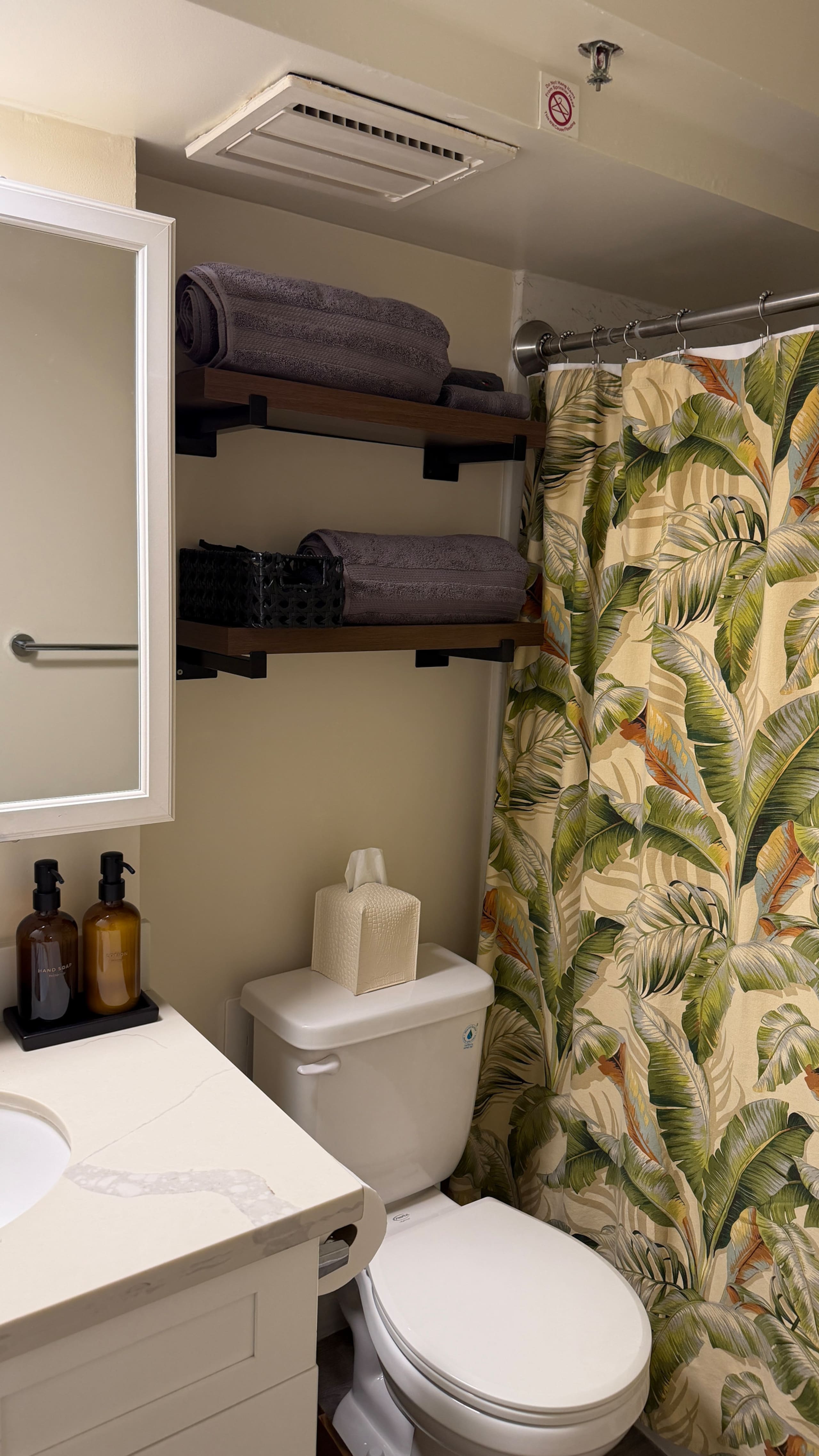 Condo in Honolulu · ★5.0 · 1 bedroom · 2 beds · 1 private bath - Image 24