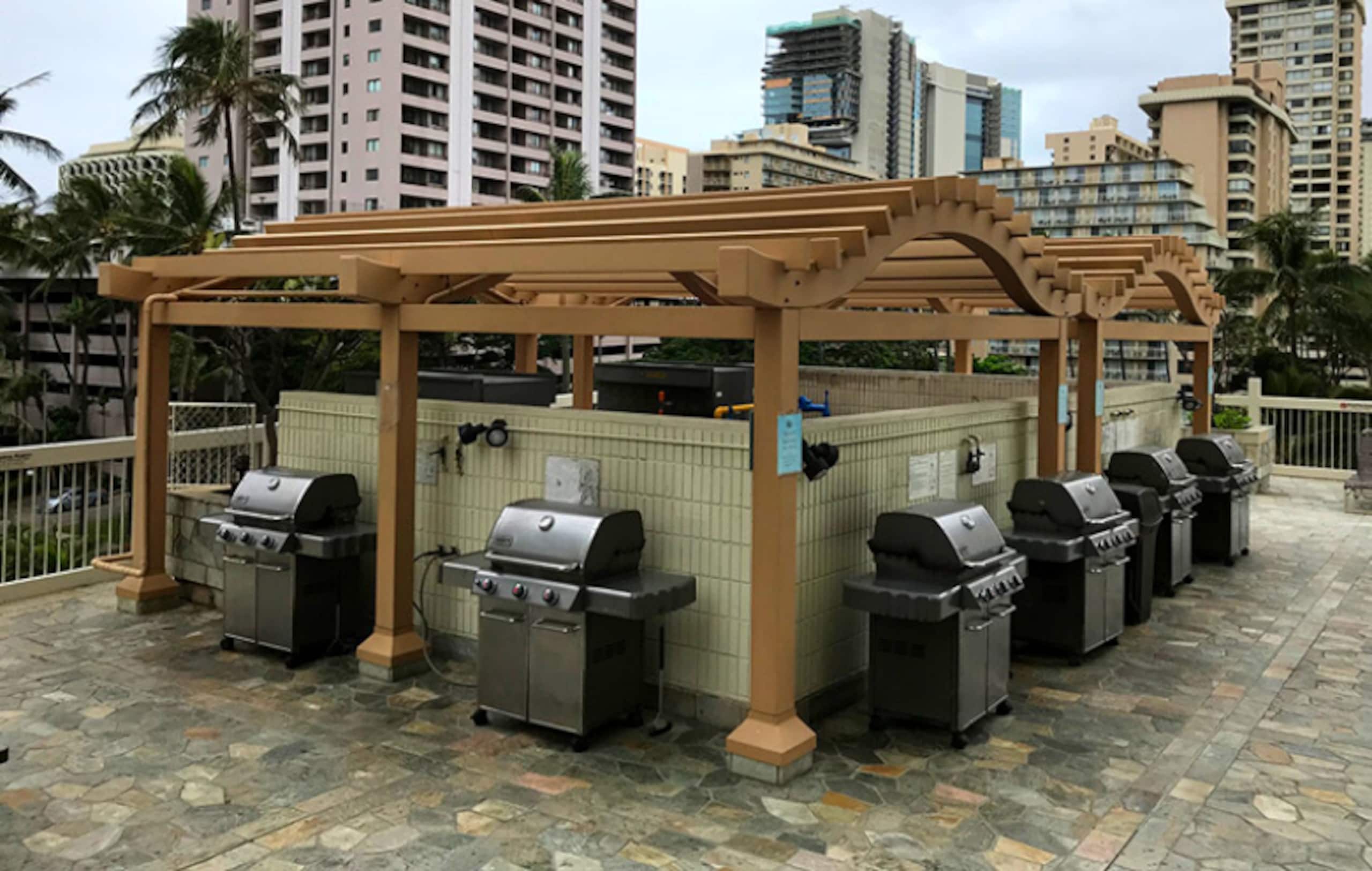 Condo in Honolulu · ★5.0 · 1 bedroom · 2 beds · 1 private bath - Image 40