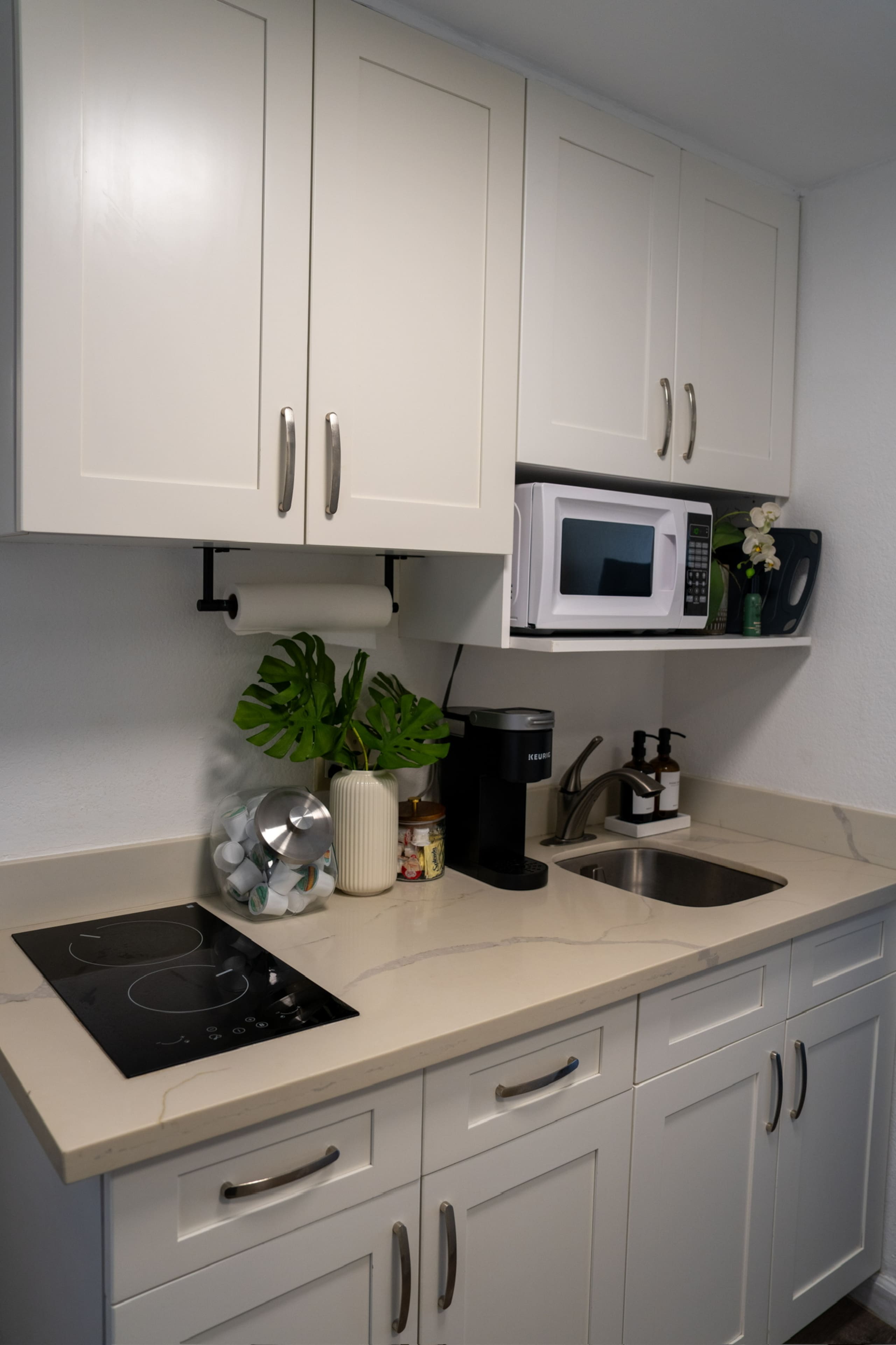 Condo in Honolulu · ★5.0 · 1 bedroom · 2 beds · 1 private bath - Image 4