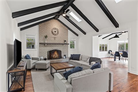 Elegant 4BR Tudor Retreat — Spacious, Peaceful!