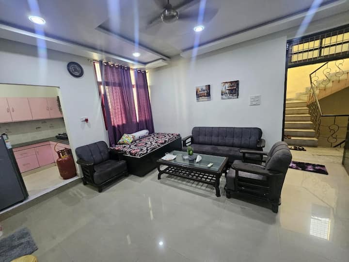Charbagh Station 2BHK · Heritage Lucknow Apartment · Sleeps 6 - 4