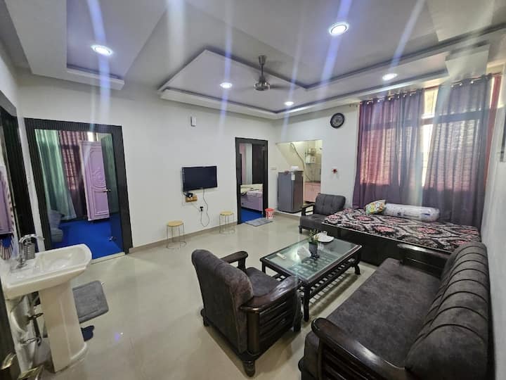 Charbagh Station 2BHK · Heritage Lucknow Apartment · Sleeps 6 - 3
