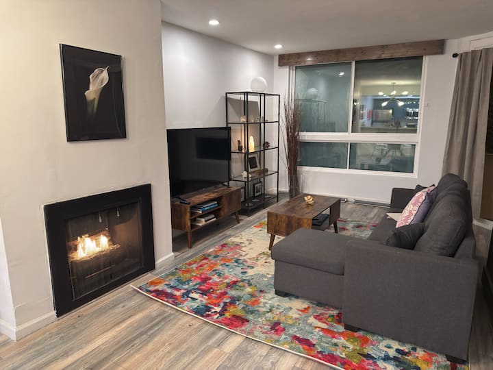 Large Open-space Condo Near Runyon Canyon - Los Angeles, CA