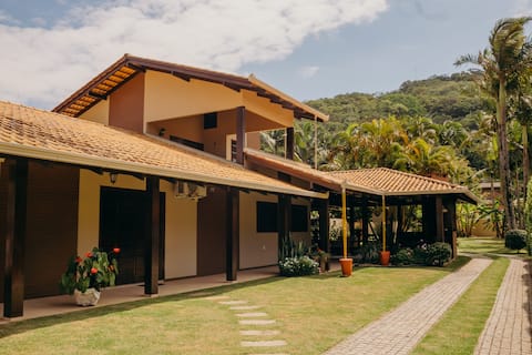 One block from the sea in Itaguaçu 12 Guests