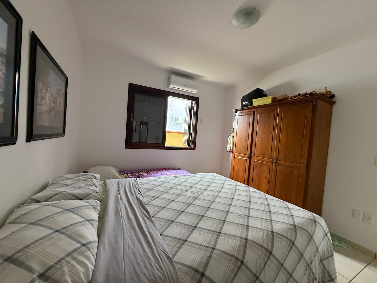 חדר ממוזג עם מיטה זוגית + מיטת יחיד 