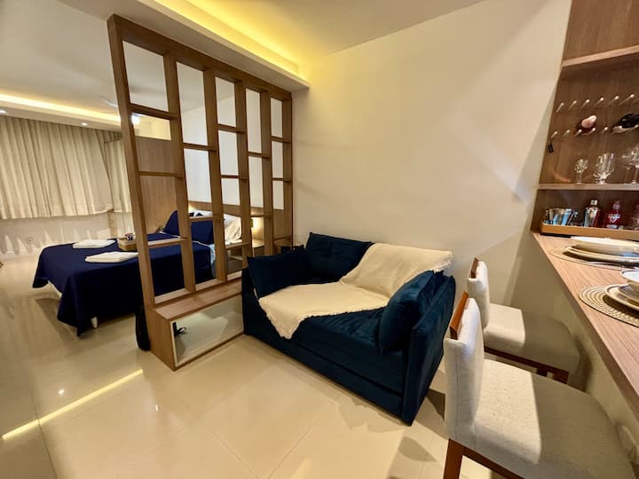 في هذا المسكن، يمكنك الاستمتاع بسرير أريكة مريح، والذي عند فتحه يصبح سريرًا كبيرًا بحجم كوين، مما يضمن العملية والراحة أثناء إقامتك.