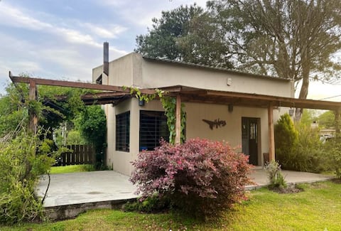 Comfortable house with large garden and pool in El Pinar