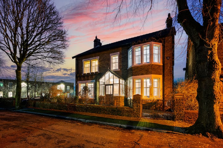 Substantial Central Victorian Detached Home - Castleton