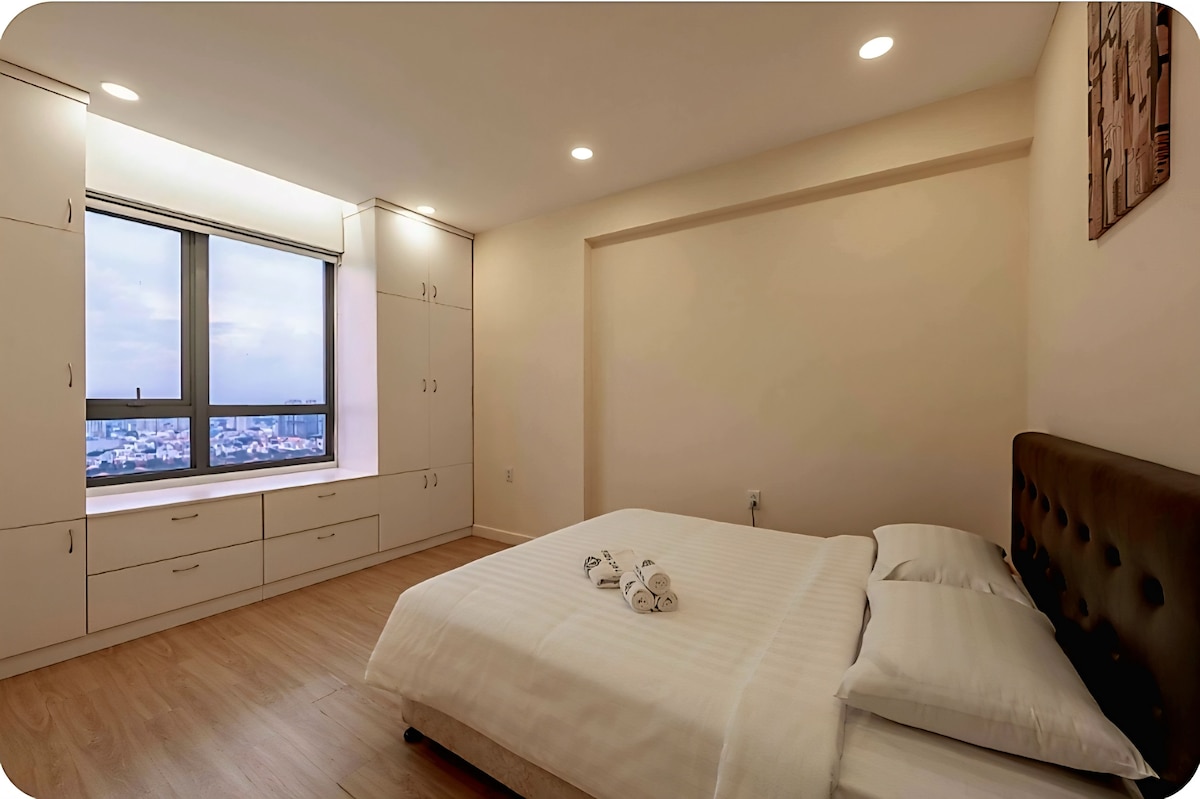 საწოლიდან მშვიდად შეძლებთ ქალაქის შესანიშნავი ხედის დათვალიერებას.