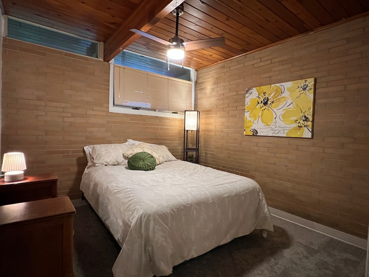 Bračni krevet, budilica, USB i USB-C priključci