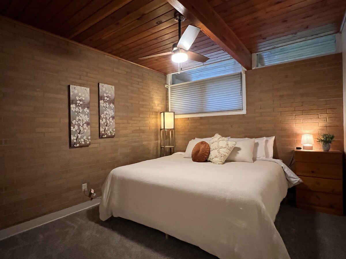 Bračni krevet (king size), budilica, USB i USB-C priključci