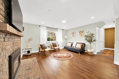 Top performing Airbnb: Private Cozy Suite | Stylish Stay for Couples in Brookswood Fernridge