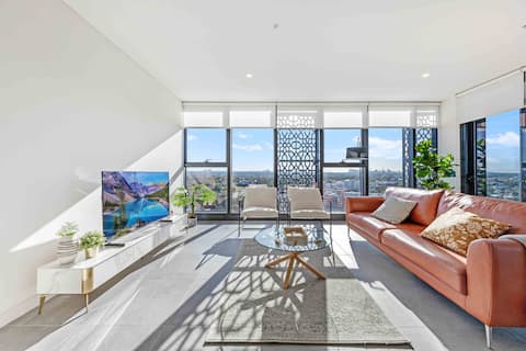 Stylish & Spacious 3BR APT in Homebush with GYM
