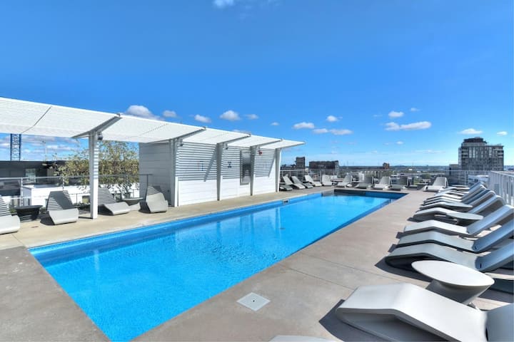 Luxury Old Port Condo | Pool, Sauna & Gym - Montréal, QC