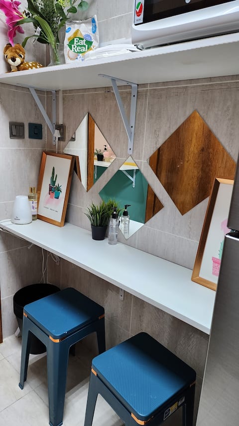 Popular Airbnb listing: D Suite, near metro, mosque, police hq in Al Muraqqabat