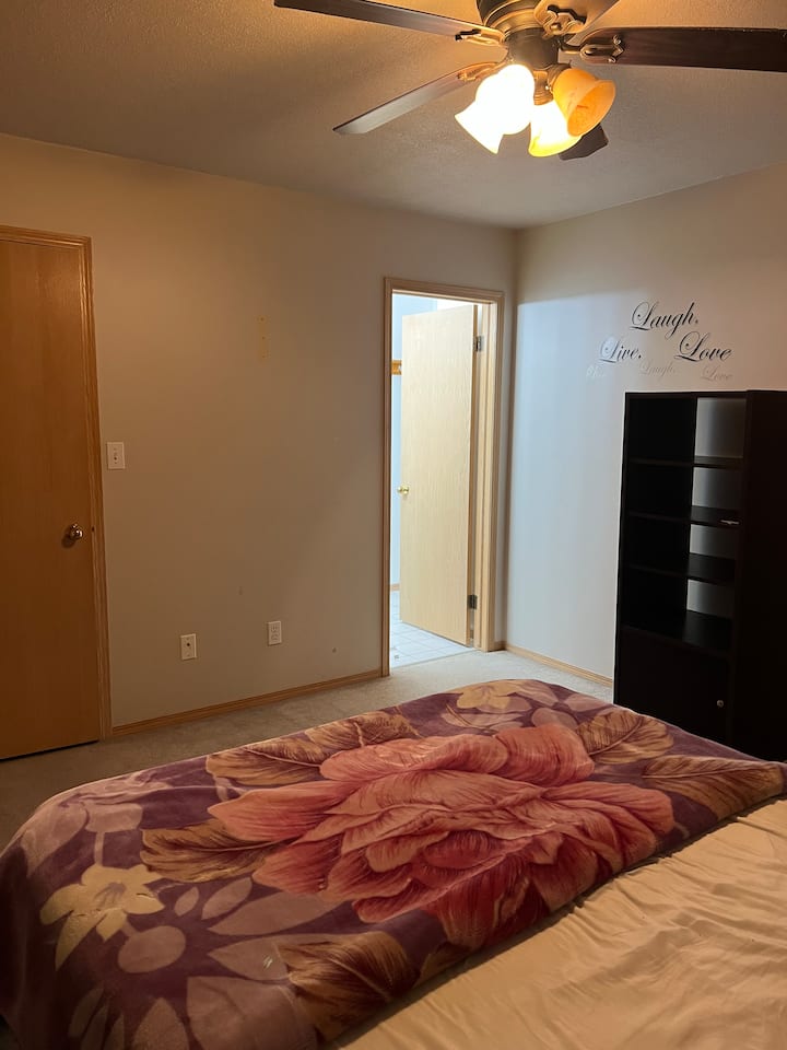 Clean Respectable Share Home - Fort Saskatchewan