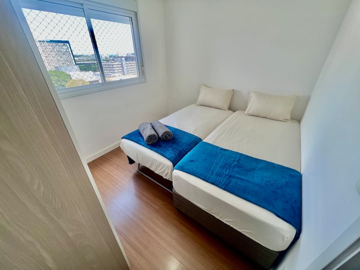 La cama del hotel se convierte en una cama doble 