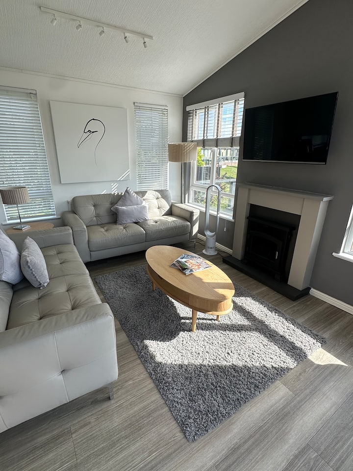 Waterside Retreat-the Cutest Little Cabin Getaway! - Hornsea