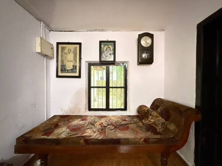 Leaves N’ Spices – Heritage Twin Room - Alappuzha