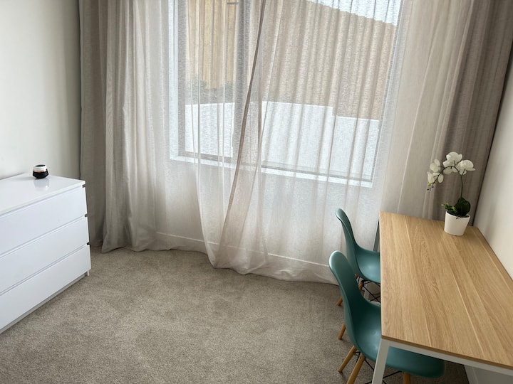 Pracovný priestor v spálni 2